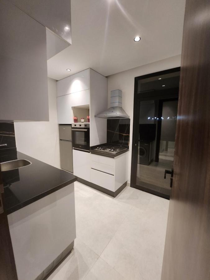Modern Luxury Retreat: 2-Bedroom Apartment In The Heart Of Marrakech Marrakesz Zewnętrze zdjęcie