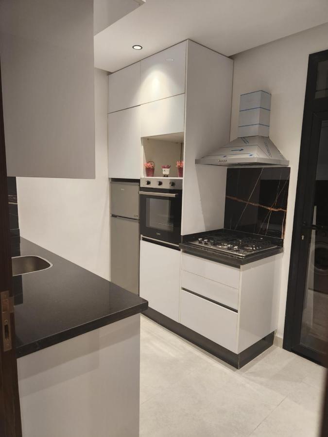 Modern Luxury Retreat: 2-Bedroom Apartment In The Heart Of Marrakech Marrakesz Zewnętrze zdjęcie
